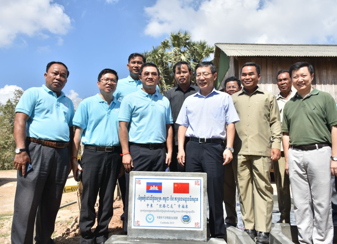 Mr. Kem Rathviseth and Mr. Wang Wentian inspect the progress of the implementation of the Friendship Water Well Project on the Cambodia-China Silk Road in Bati District, Takeo Province